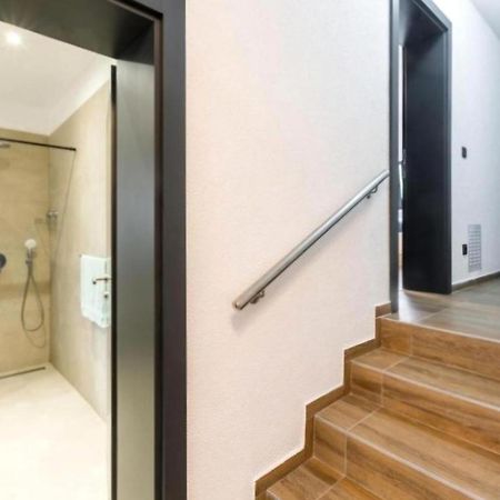 Betty Apartments Borik - Whole Ground Floor 로비니 외부 사진
