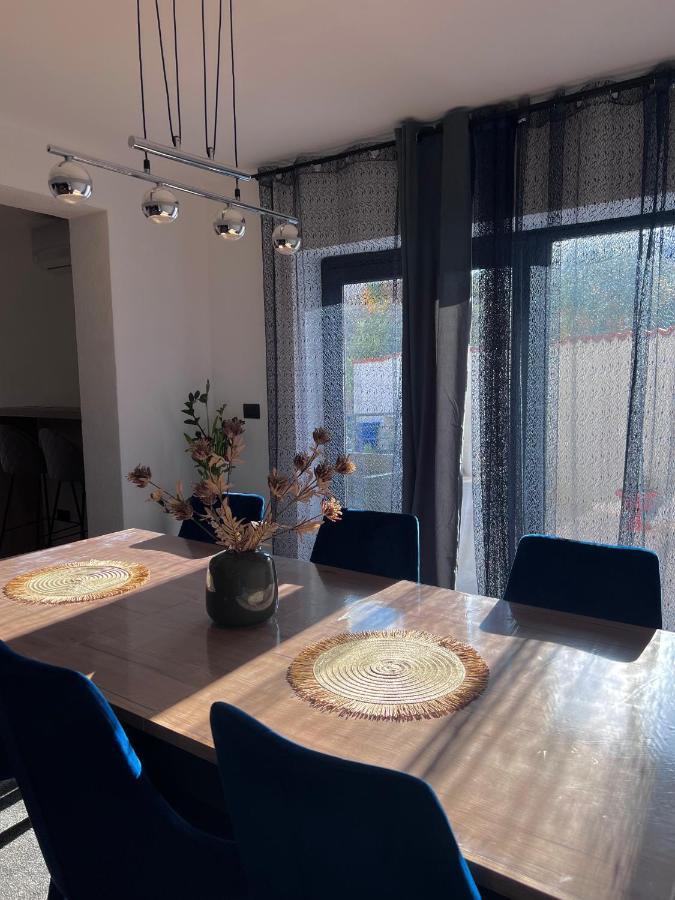 Betty Apartments Borik - Whole Ground Floor 로비니 외부 사진