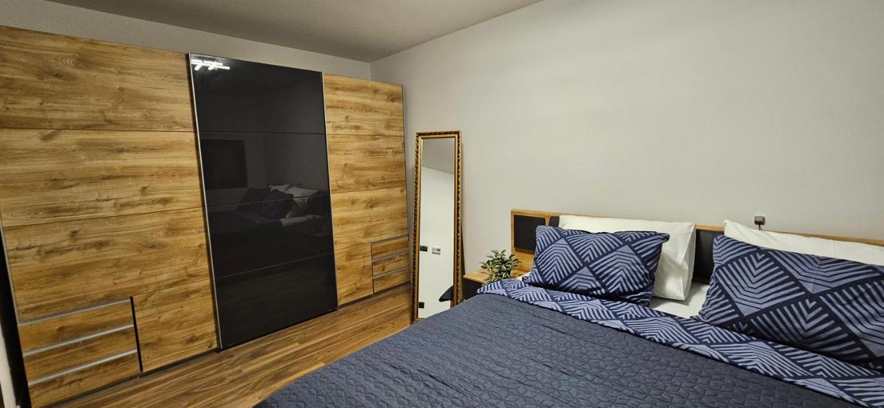 Betty Apartments Borik - Whole Ground Floor 로비니 외부 사진