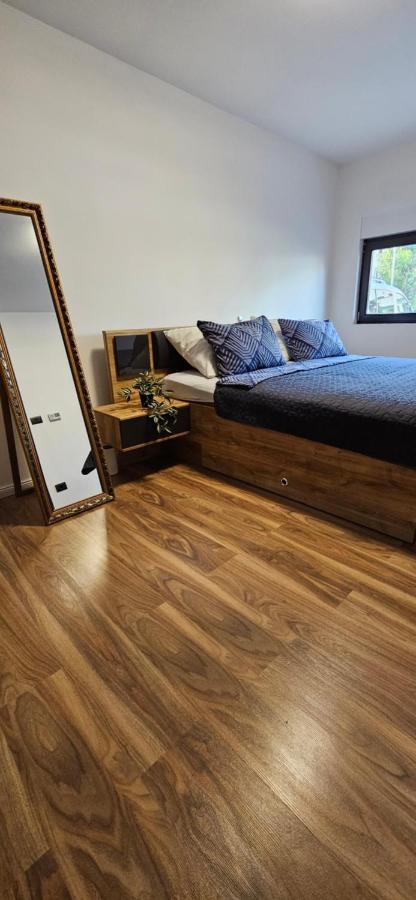 Betty Apartments Borik - Whole Ground Floor 로비니 외부 사진