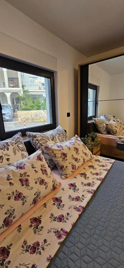Betty Apartments Borik - Whole Ground Floor 로비니 외부 사진