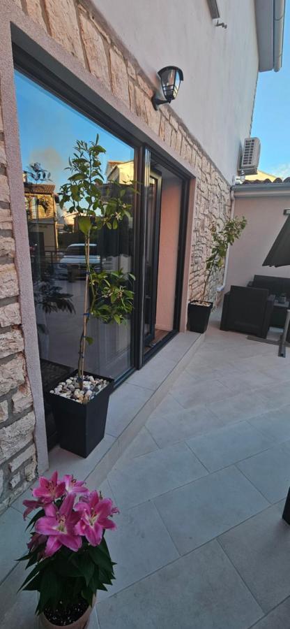 Betty Apartments Borik - Whole Ground Floor 로비니 외부 사진