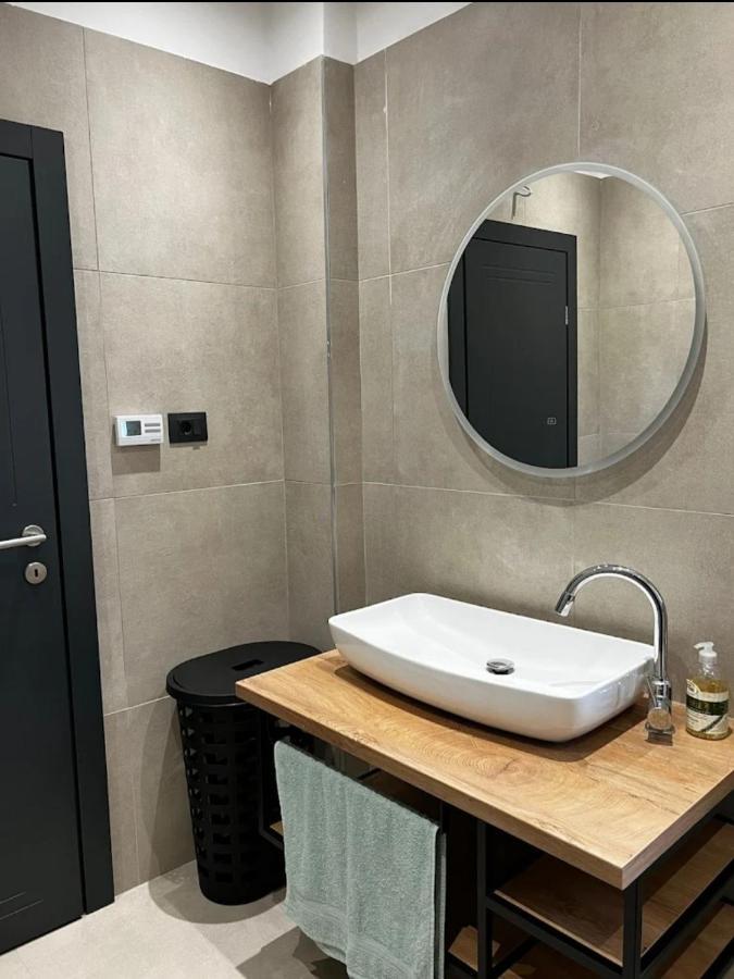Betty Apartments Borik - Whole Ground Floor 로비니 외부 사진